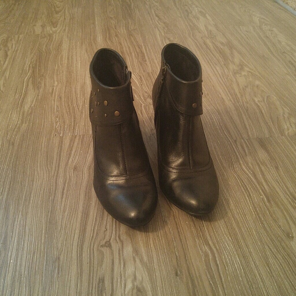 SEYCHELLES BLACK BOOTIES WITH STUD DETAIL